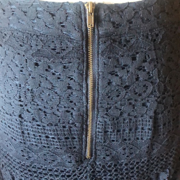 NEW WITH TAGS Forever 21 Lace Tiered Skirt Zip-back with eye-hook. Navy Sz Small - Picture 6 of 13